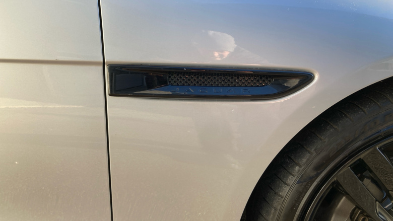 Jaguar XE 2.0 D200 R-Dynamic SE 4dr Auto Diesel Saloon